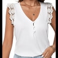 thumbnail image 3 of Camiseta de Mujer con Encaje de Guipur en Contraste y Medio Botón. Camiseta XXL, 3 of 6