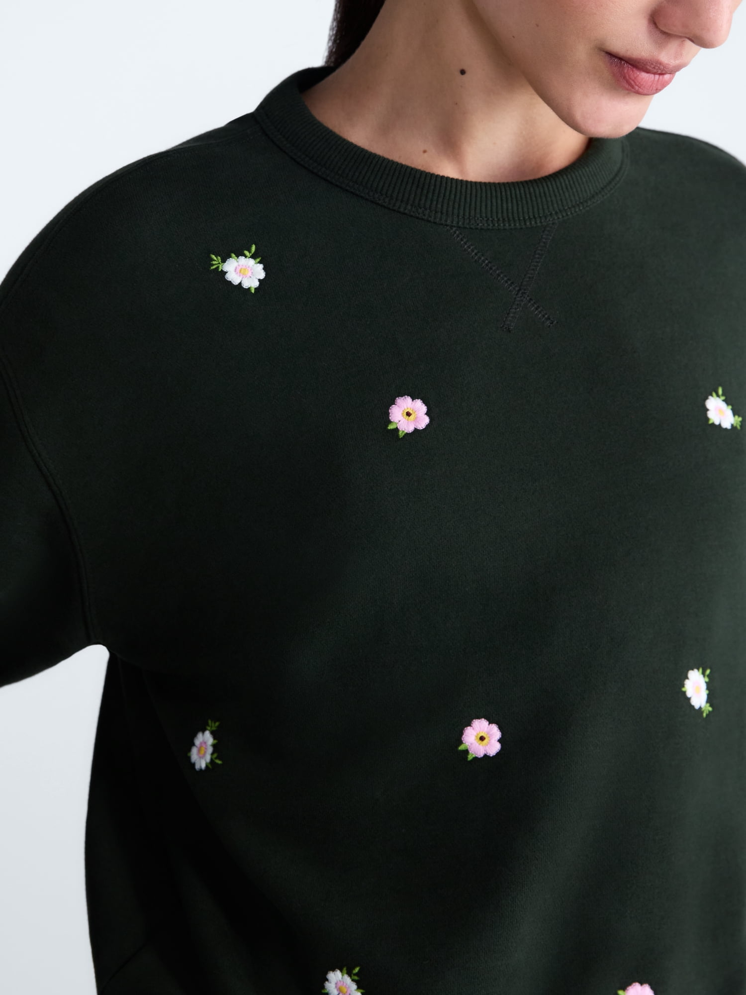 Free Assembly Women's and Women's Plus Embroidered Sweatshirt, Sizes XS-4X