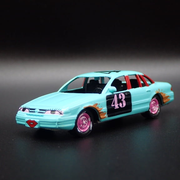 Open Box 1997 97 FORD CROWN VICTORIA DEMOLITION DERBY TEAL 1:64 SCALE DIECAST MODEL CAR