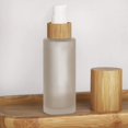 thumbnail image 4 of Botella de vidrio COSIDEA de 60 ml/2 oz con bomba de loción y tapa de bambú, 4 of 8