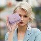 thumbnail image 1 of Monedero/tarjetero mini de piel suave con estampado de lichi y lazo para mujer – Cartera con cremallera para dinero en efectivo, tarjetas e identificación, bolso de mano compacto para uso diario., 1 of 6