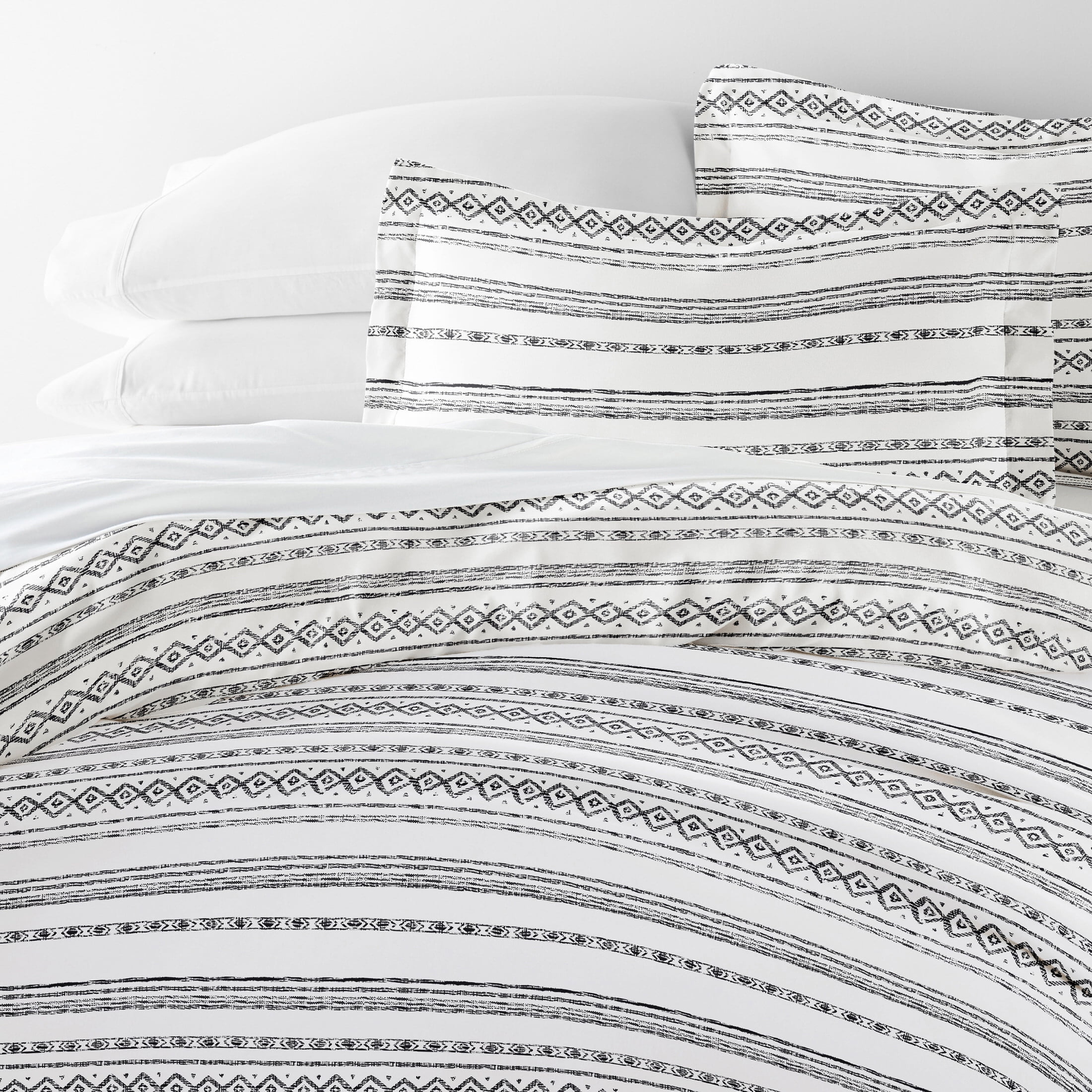 Noble Linens Light Gray Geo Threads Pattern 3-Piece Duvet Cover Set, King/Calking