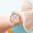 thumbnail image 4 of Reloj de mujer CURREN 9065 Reloj de mujer de cuarzo de negocios informal elegante y exquisito Reloj de pulsera en relieve de flor de Sakura Reloj de pulsera impermeable 3ATM para damas con correa de m CURREN Reloj de mujer, 4 of 7