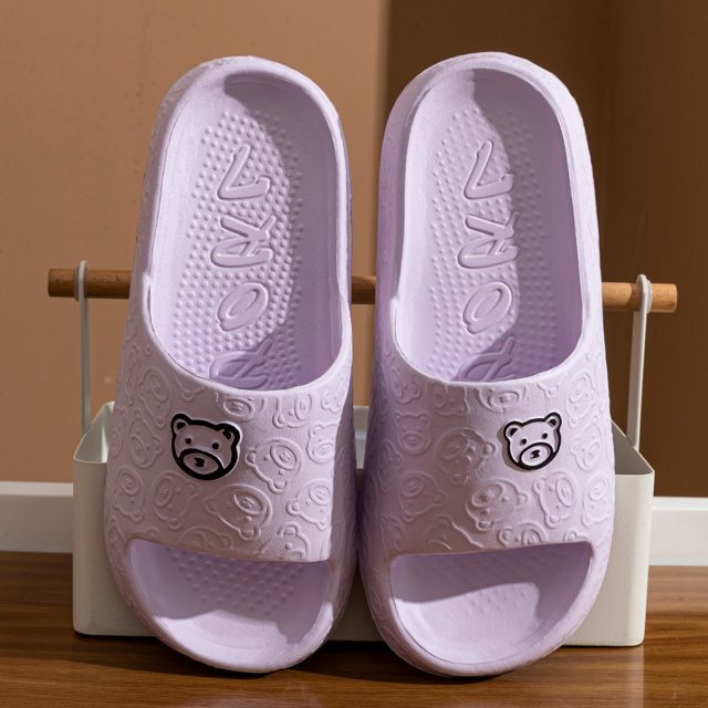 Zapatillas con estampado de oso bonito para mujer, sandalias suaves de dibujos animados para interiores de verano, zapatos de ocio cómodos antideslizantes para baño y exteriores para hombre, pareja