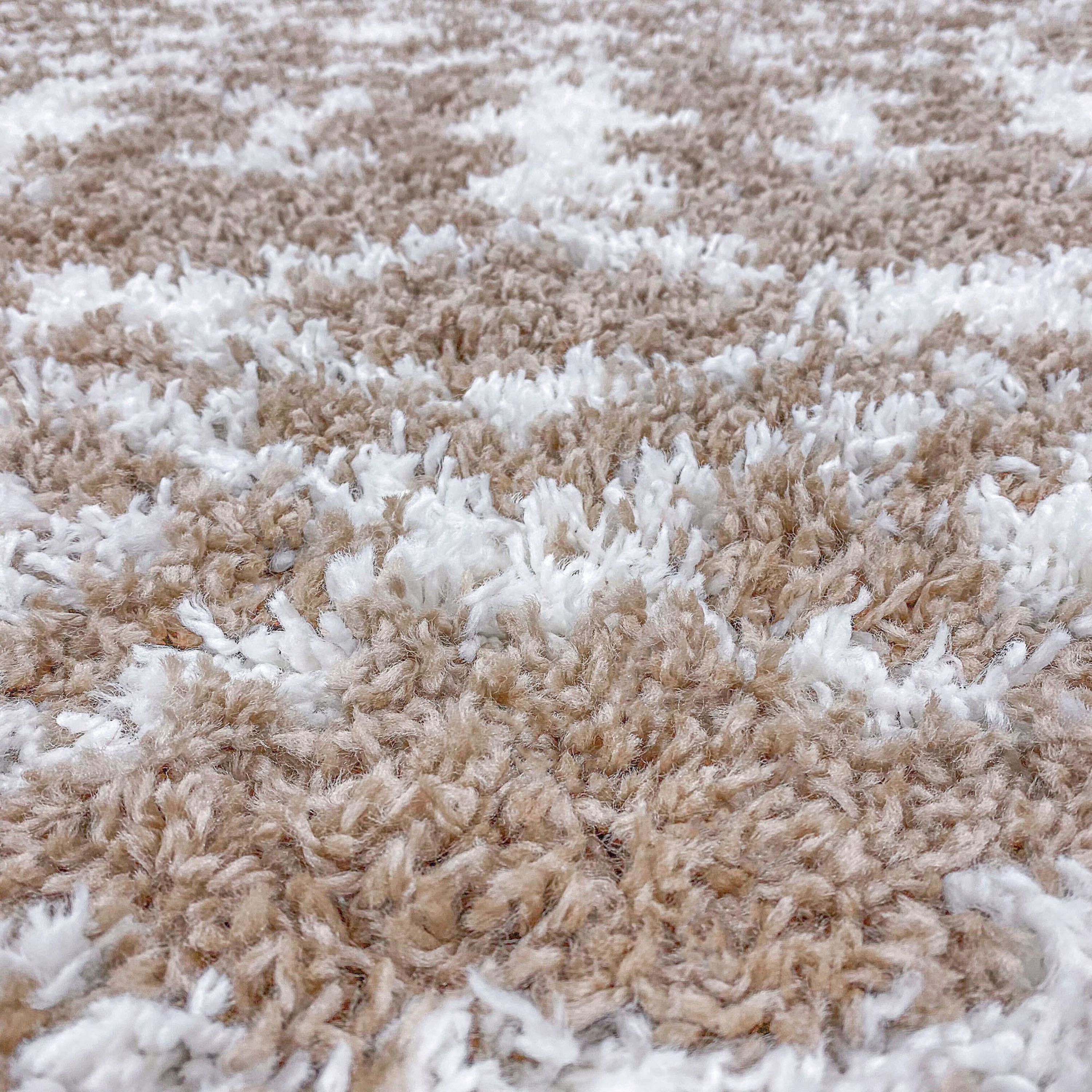 Jersey Shag Contemporary Geometric Tan and White Polypropylene Indoor Area Rug, 3'x5' Rectangle