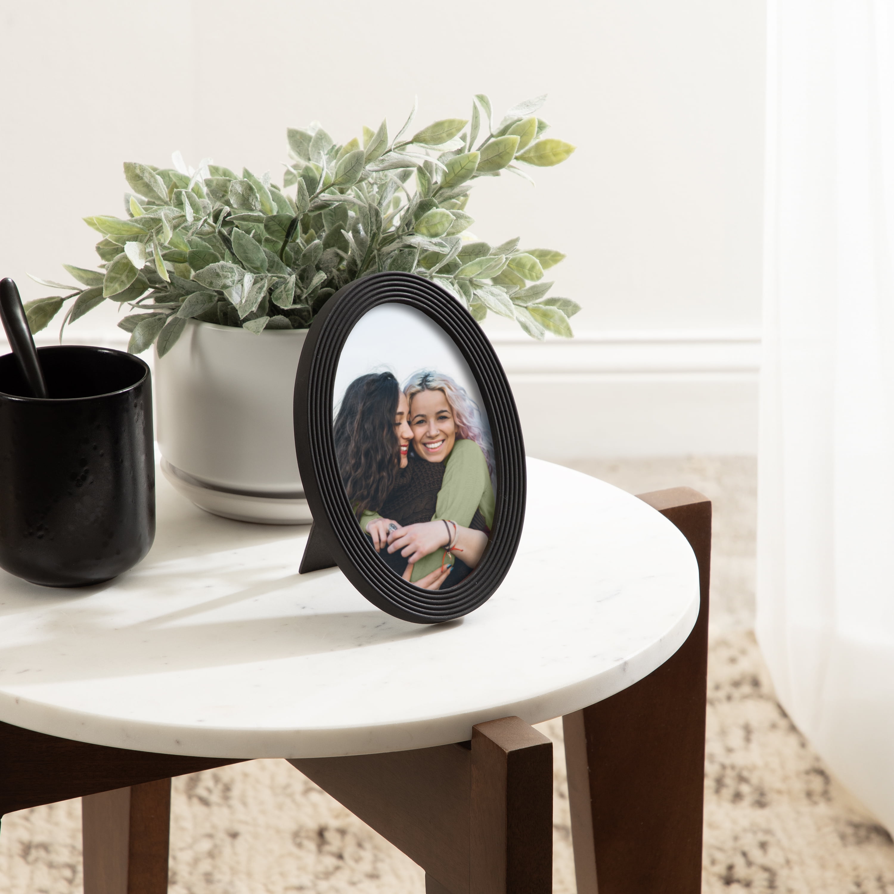 DesignOvation 4x6 Oval Black Decorative Tabletop Picture Frame