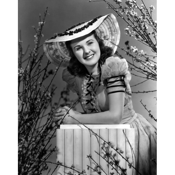 Deanna Durbin 1939 Photo Print (16 x 20)