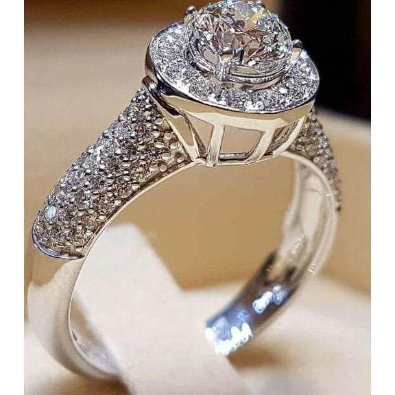 Women's Round Super Flash Diamond Ring