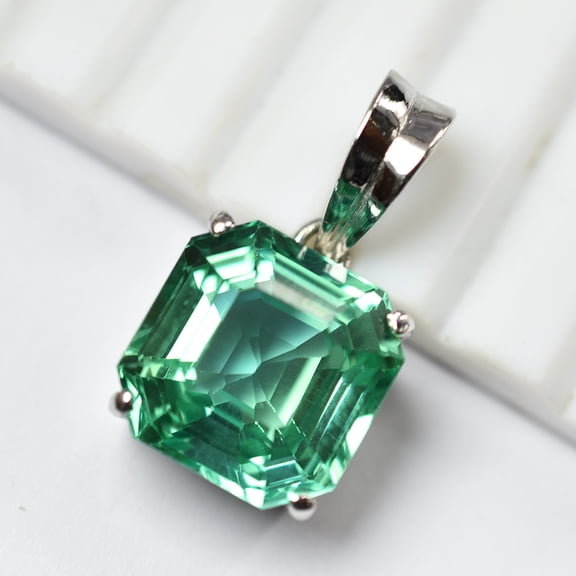 Natural Green Tourmaline 925 Sterling Silver Pendant Gemstone, 26 Carat