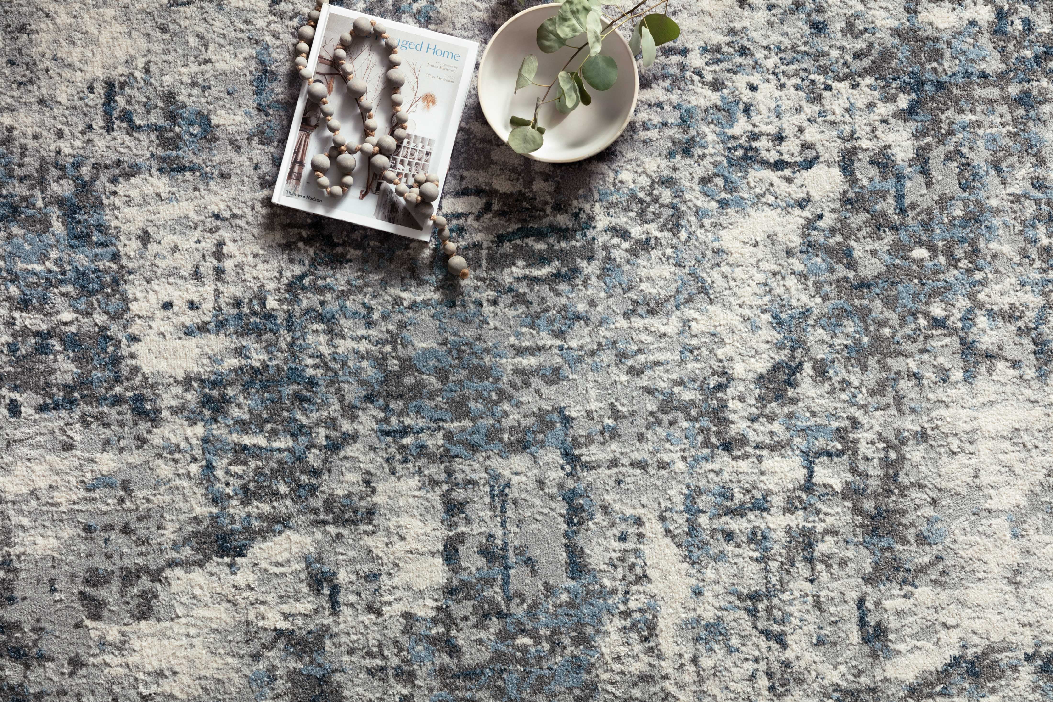 Loloi Austen AUS-01 Abstract Natural / Ocean Area Rug 3'-11" x 5'-7"