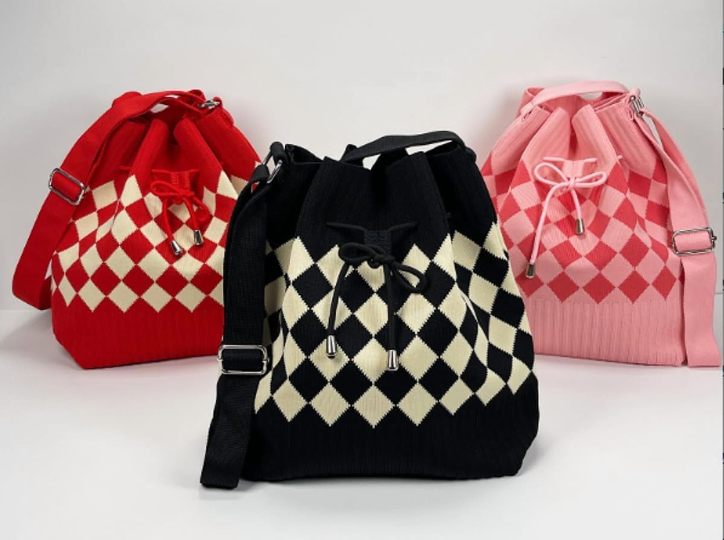 CAILDANL Knit Bucket Bag Women 2025 Trendy Spring Crochet Knitted Drawstring Shoulder Bags Crossbody Purse Geometric Pattern