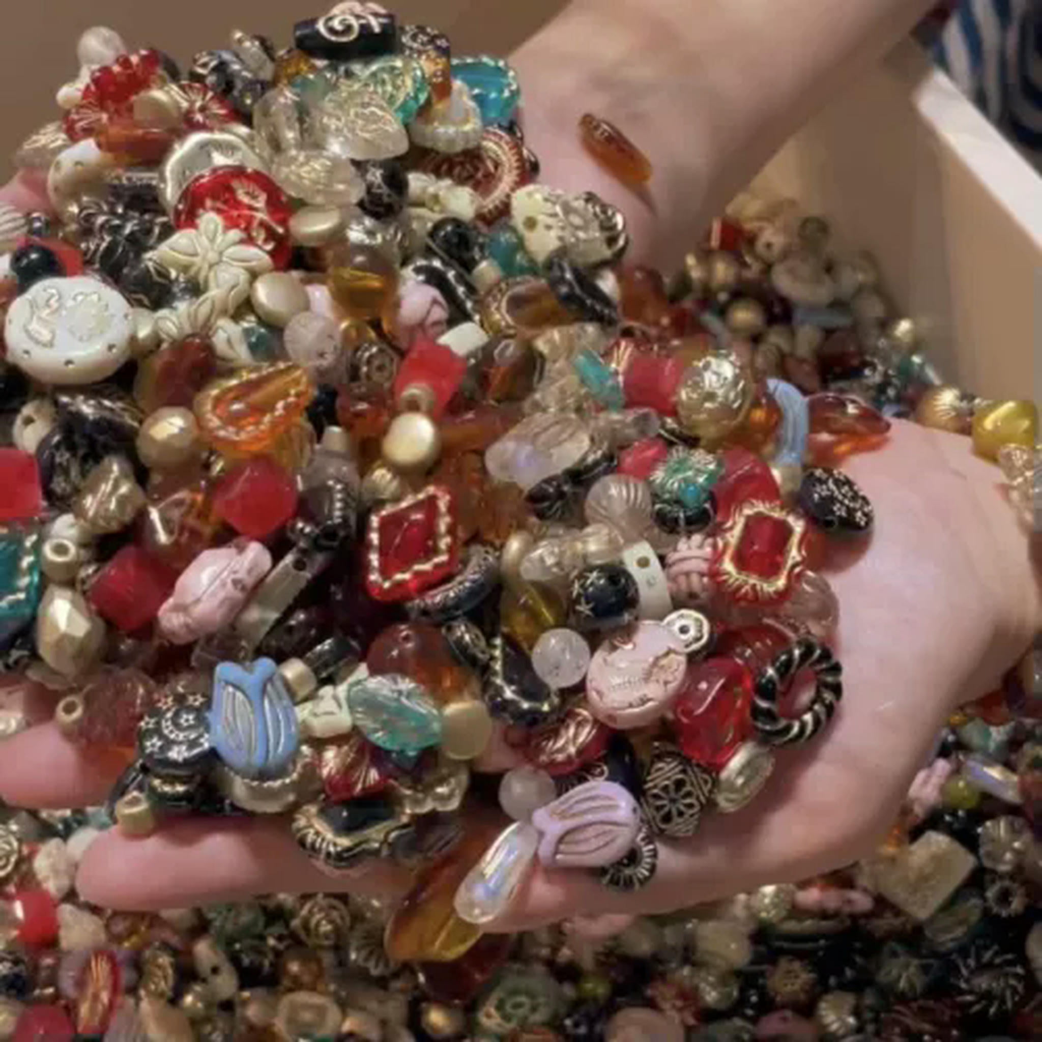 EOEMY Vintage Now Bulk Jewelry Bead Lot 130Pc All Brand New Untested 200+Mix And Match