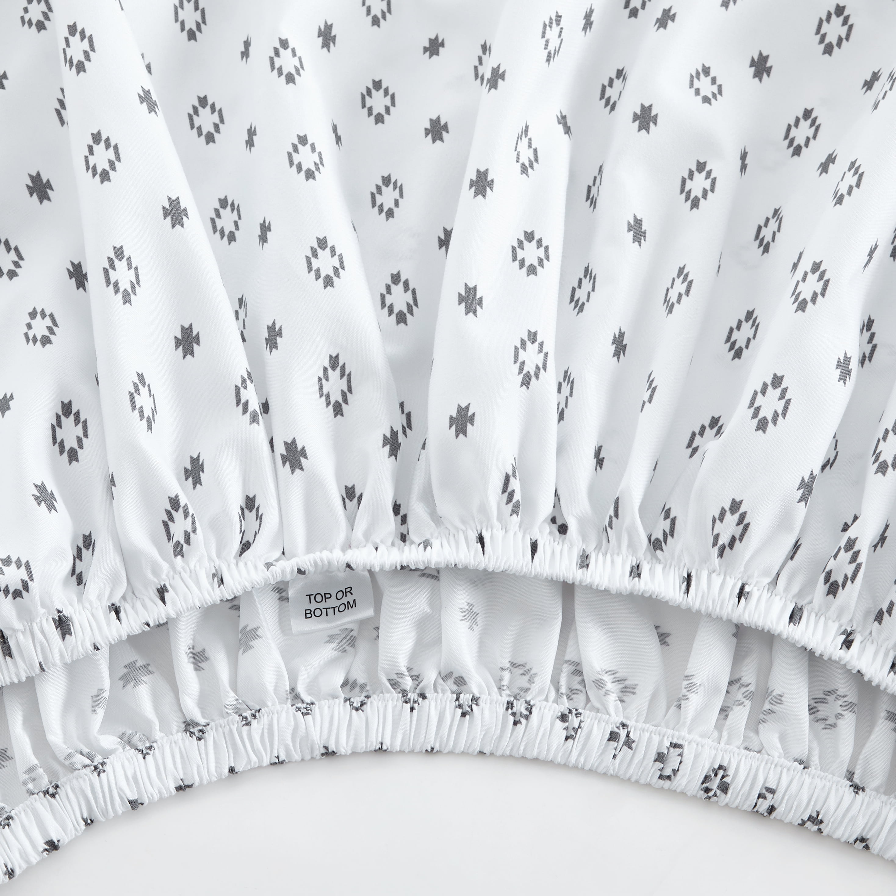 Mainstays Super Soft Brushed Microfiber Bed Sheet Set, Black & White Diamond, Full, 4 Piece