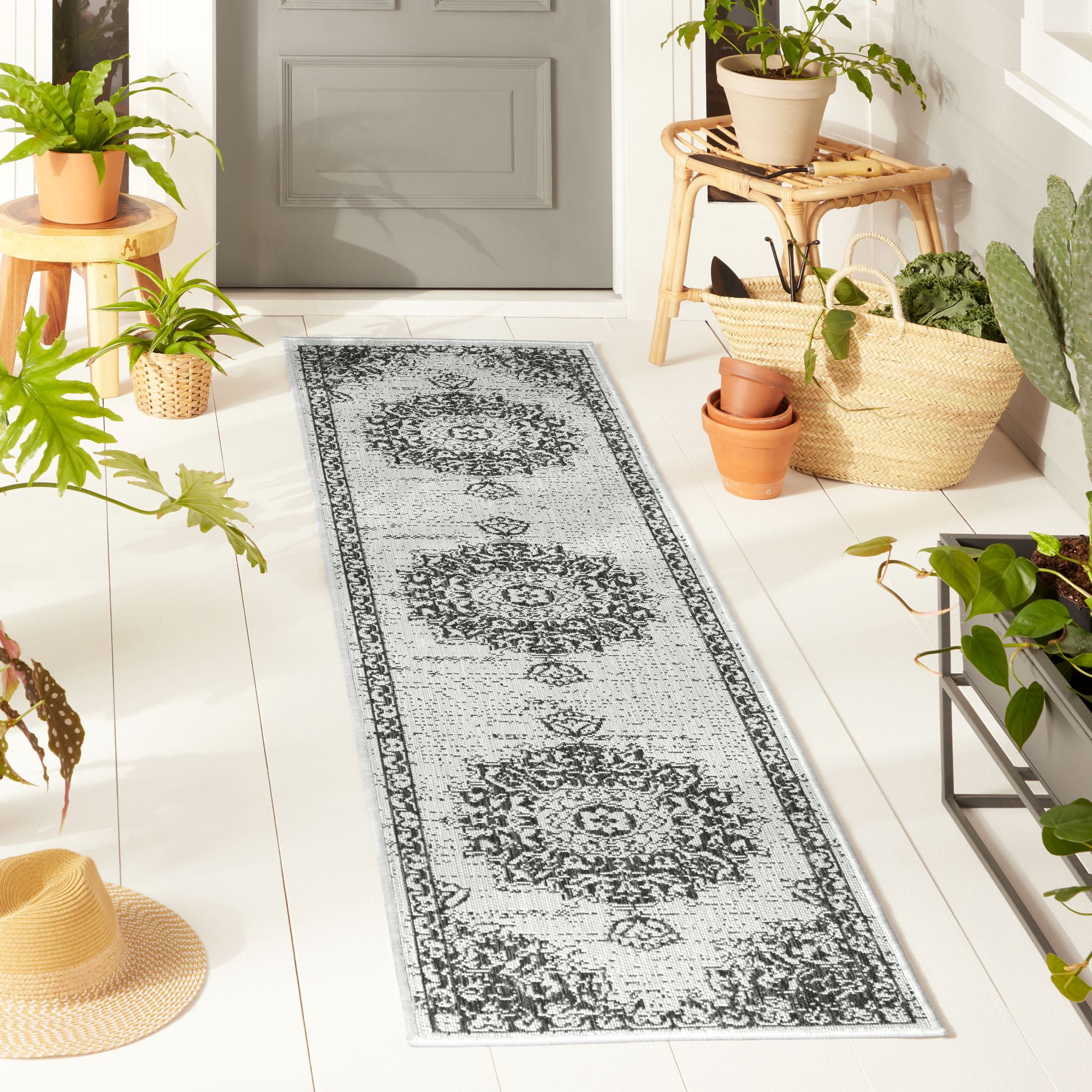 Nicole Miller New York Patio Country Azalea Transitional Medallion Indoor/Outdoor Runner Area Rug, Grey/Black, 1'9"x7'2"