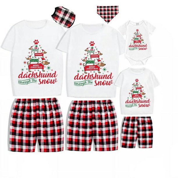 Pijama familiar a juego de Navidad, pijama corto gris de Dachshund a través del árbol de nieve