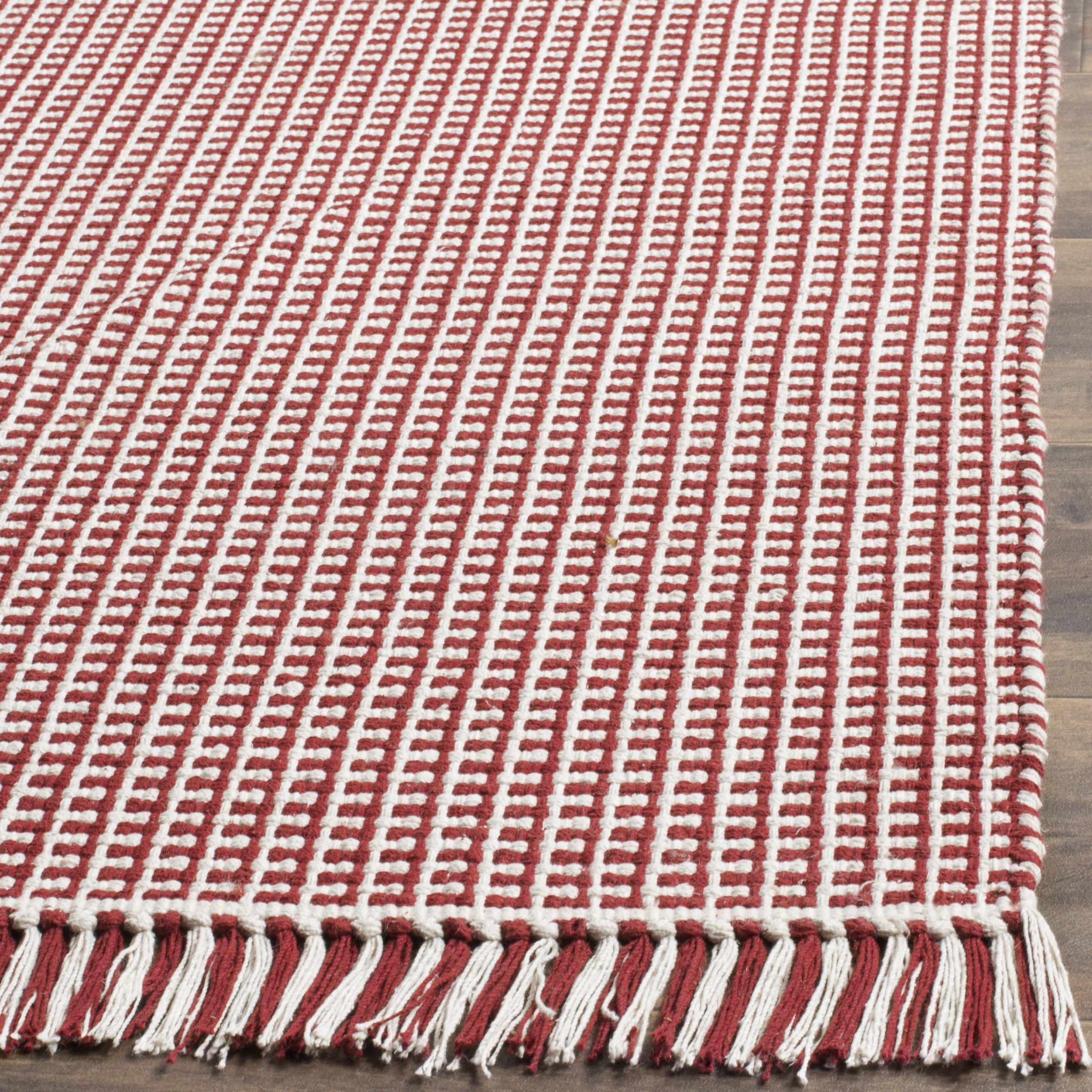 SAFAVIEH Montauk Patton Geometric Cotton Runner Rug, Ivory/Red, 2'3" x 10'