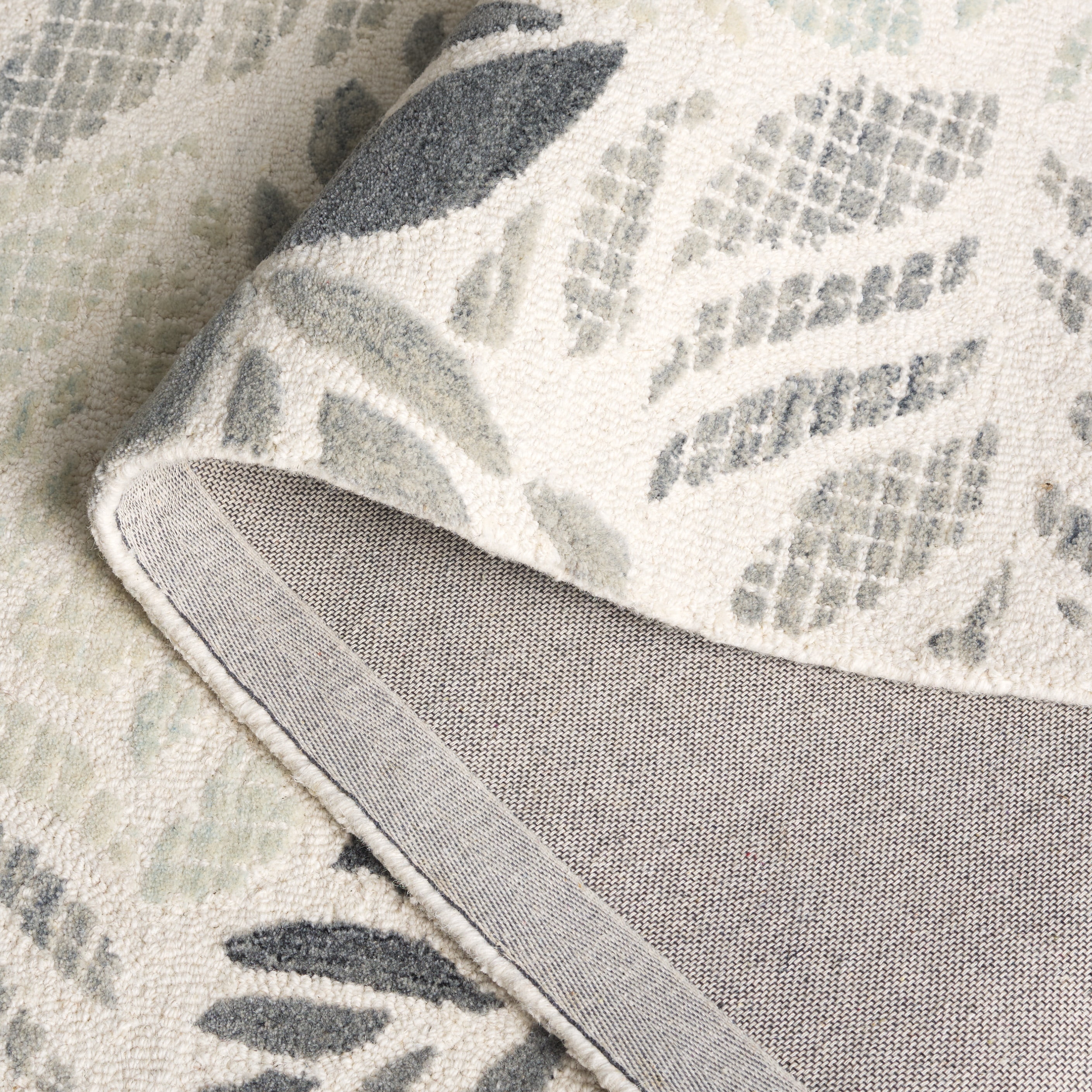 SAFAVIEH Martha Stewart Jardin Floral Area Rug, Ivory/Grey, 4' x 6'