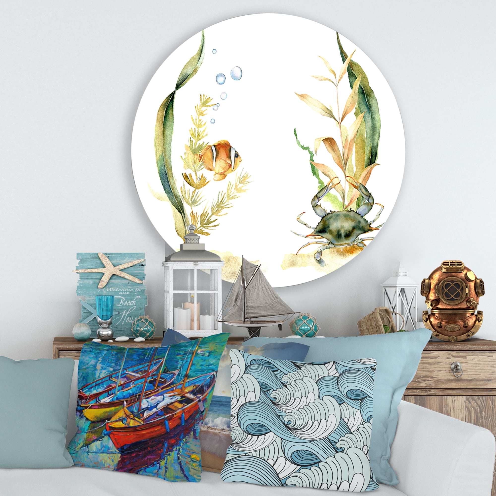 Designart 'Tropical Fish With Air Bubble and Algae' Traditional Circle Metal Wall Art 36x36 - Disc of 36