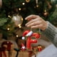 thumbnail image 4 of Adornos Navideños de 26 Letras, Colgantes Acrílicos Personalizados con Símbolos Navideños, 8 Cm para Árbol de Navidad, Hogar, Oficina, 1 Paquete, 4 of 5