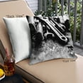 thumbnail image 1 of Ahgly Company Outils Coussin d'Extérieur, 18 Pouces par 18 Pouces, 1 of 6