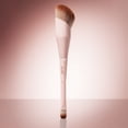 thumbnail image 2 of Flawless Stay - Brocha De Base Doble - Dual Ended Foundation Brush, 2 of 3