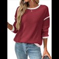 thumbnail image 3 of Suéteres de Cuello Redondo, Larga, Oversize, con Bloques de Color, de Punto Acanalado y Abertura Lateral para Mujer (Otoño de 2025) Vino Tinto M, 3 of 9
