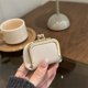 thumbnail image 3 of Bolso para Monedero Con Cordón Y Cierre Beso Mujer () Blanco, 3 of 9