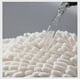 thumbnail image 4 of Juego de 2 toallas de baño con diseño de bolas de pelo, blancas y grises: seca tus manos al instante y cómodamente con este creativo juego de toallas decorativas para el baño., 4 of 4