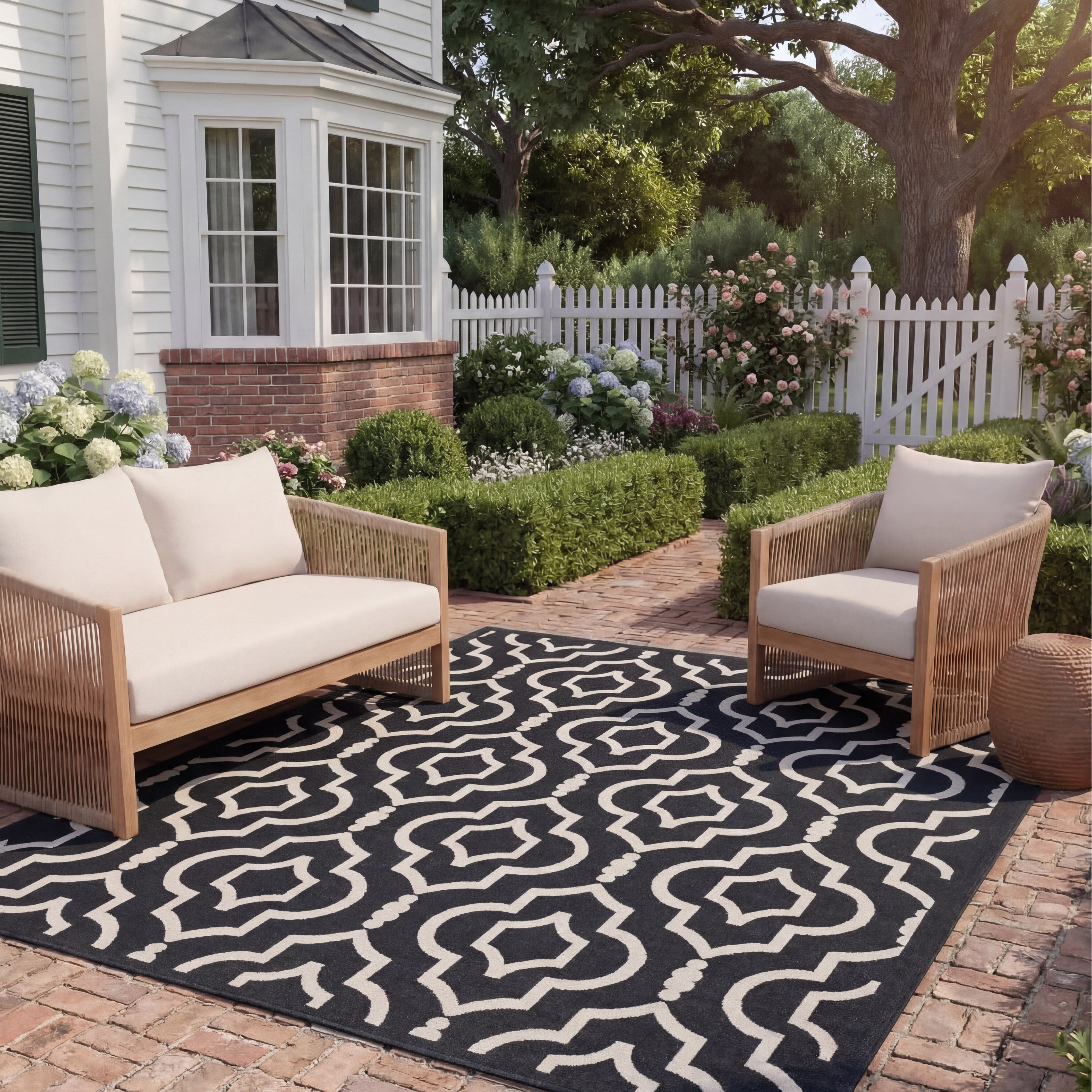 Safavieh Courtyard Lavern Geometric Indoor/Outdoor Area Rug, Black/Beige, 5'3" x 7'7"