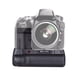 thumbnail image 1 of "Empuñadura Vertical 1100DH con Control Remoto para Canon 1300D/1200D/1100D - Incluye Cable Adaptador y Soporte para Baterías (Negro)", 1 of 7