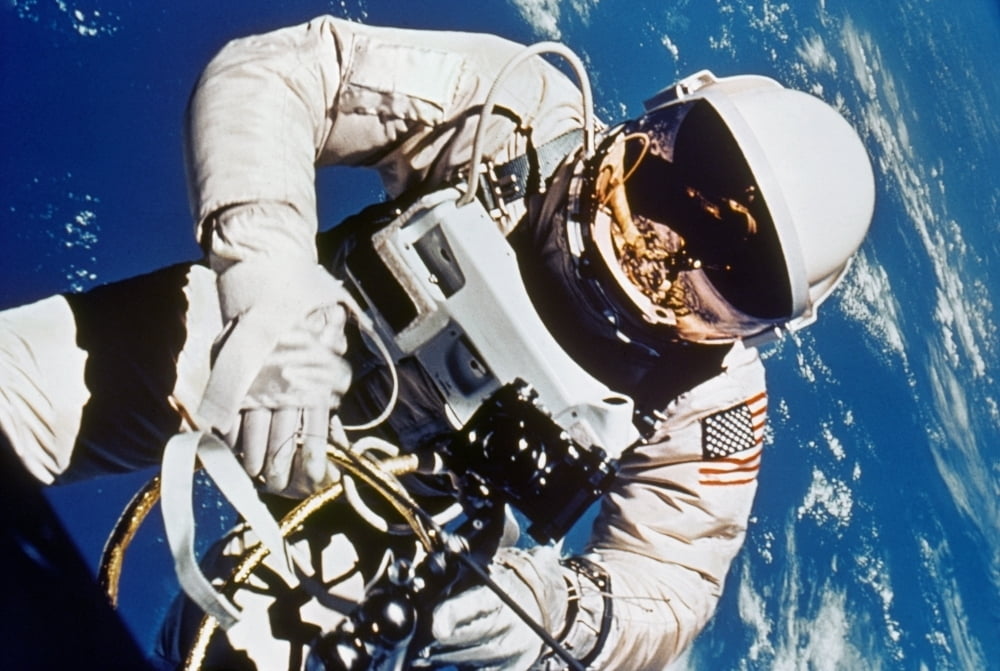 Gemini 4 Spacewalk 1965 Nastronaut Edward H White During Spacewalk 3