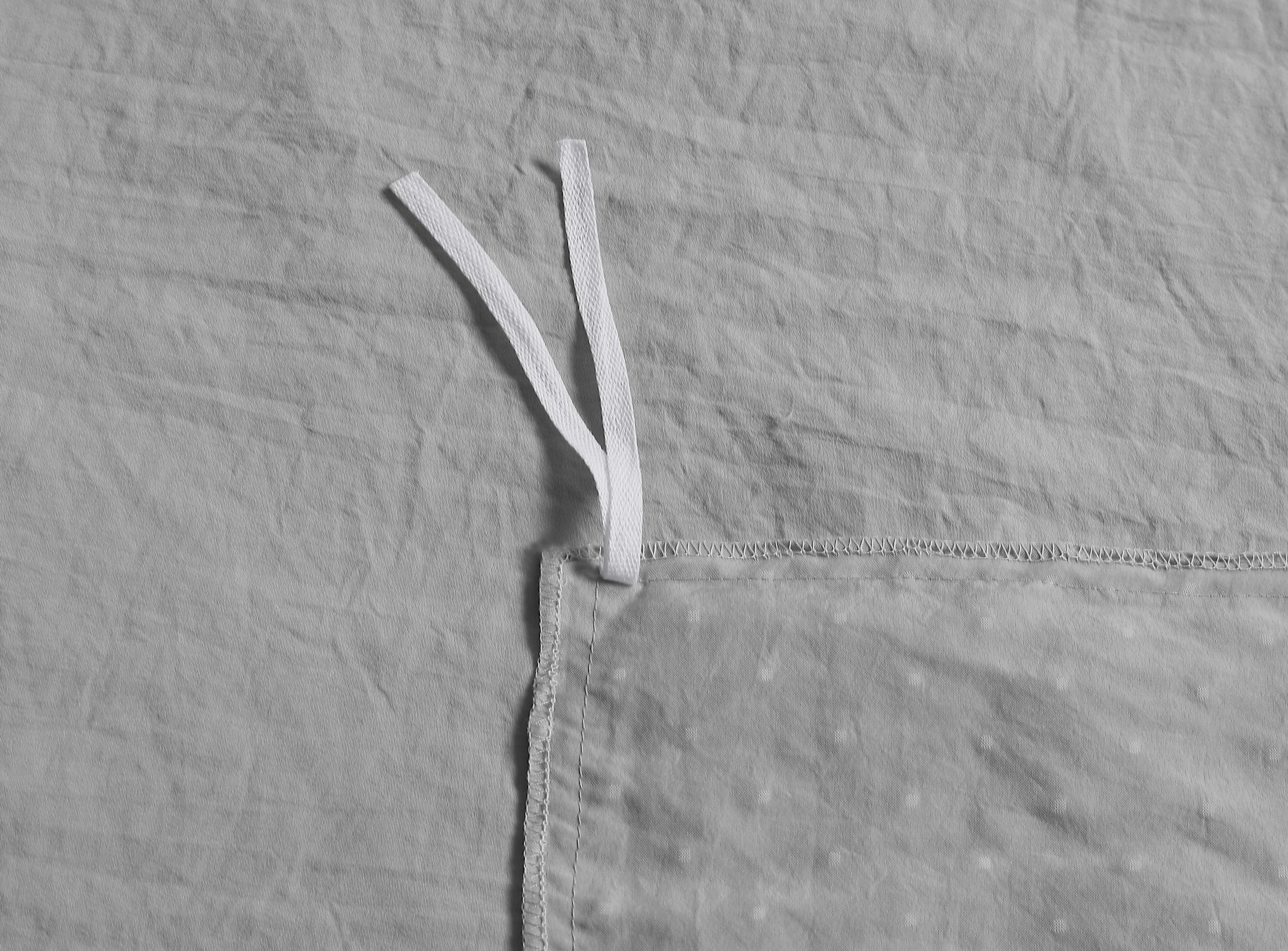 Swift Home Dot Clip Textured Duvet Cover Set, Soft All Season Bedding with Zipper Closure, Queen