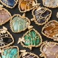 thumbnail image 4 of Zhuge Colgante de collar, hecho a mano, con un colgante de mariposa con forma de árbol de la vida envuelto en seda. Collar de piedra de cristal natural en forma de corazón (blanco), 4 of 5