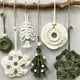 thumbnail image 1 of Puntoco Árbol de Navidad pequeño tejido a mano con forma de copo de nieve y círculo navideño, colgante pequeño para colgar en la pared, 1 of 6