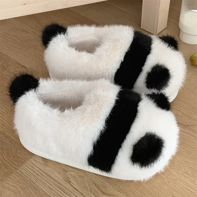 2024 nuevas zapatillas de felpa de invierno para mujer, suaves y lindas, zapatos de algodón Baotou con forma de panda, gruesos, cálidos, antideslizantes, con suela suave para niña