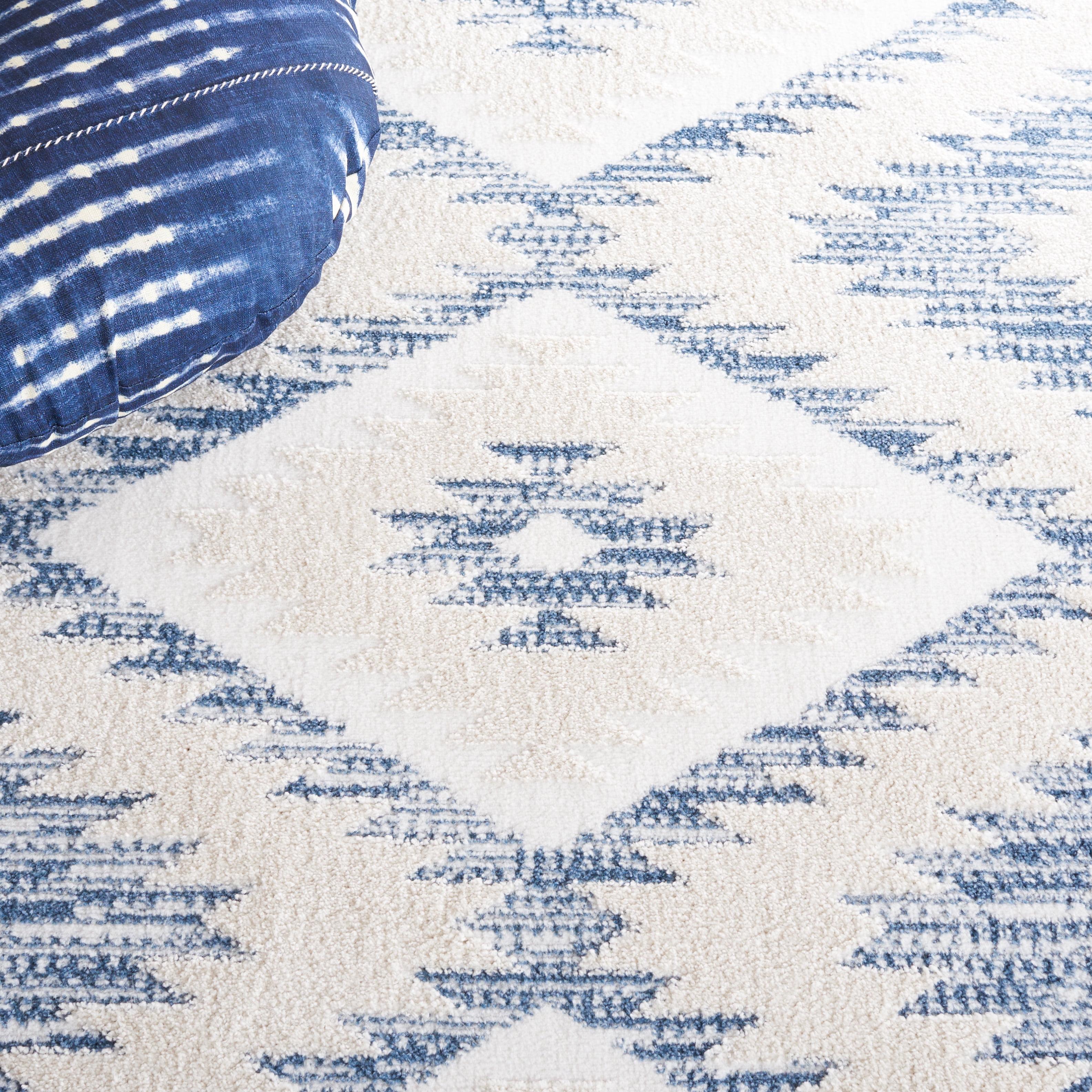 SAFAVIEH Alamo Stamen Geometric Area Rug, Ivory/Blue, 5'3" x 7'6"