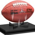 thumbnail image 4 of Expositor de fútbol acrílico KKU con protección UV, 4 of 6