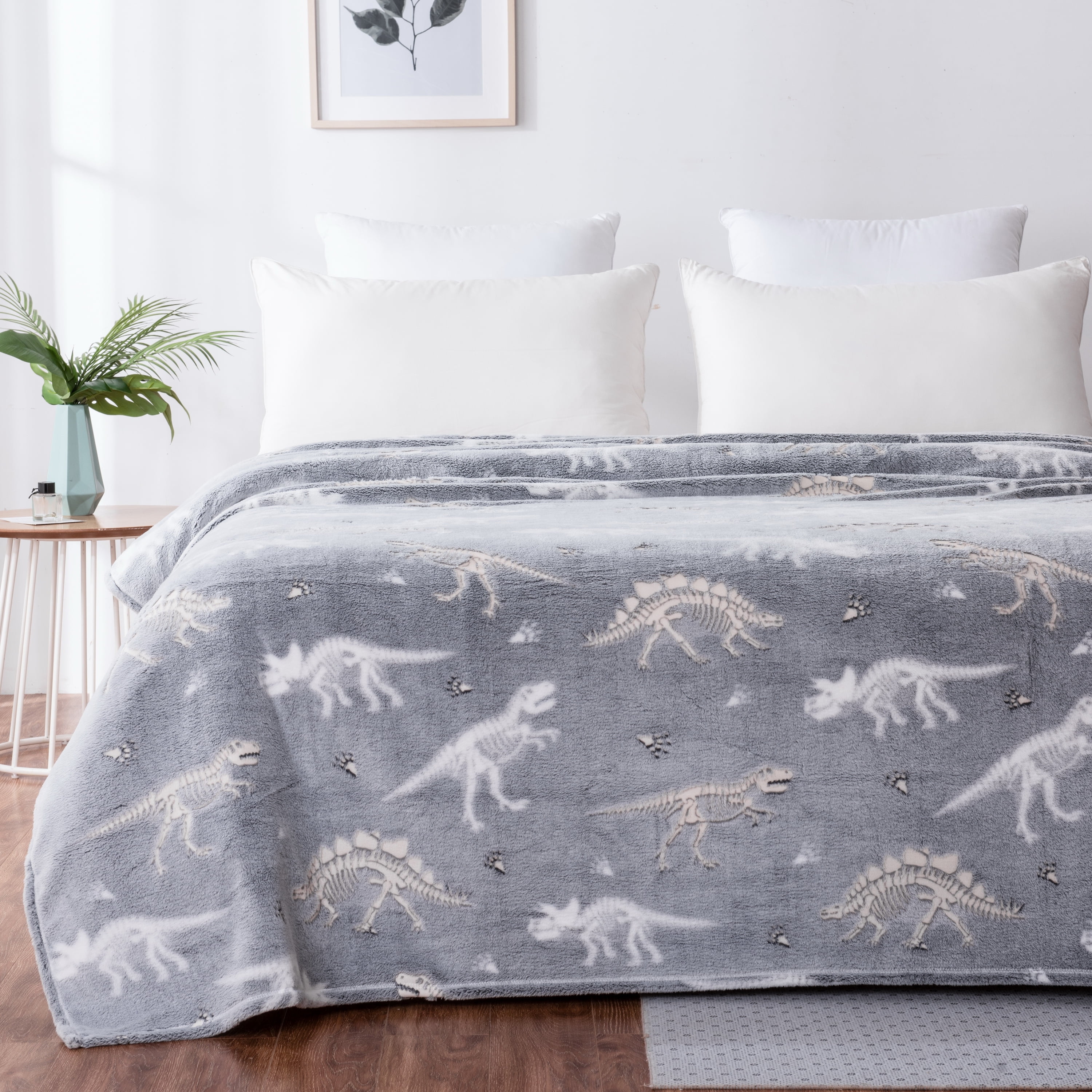 Your Zone Gray Dinosaur Polyester Velvet Plush Glow in the Dark Throw Blanket, Twin/Full, 72" X 90",  For Kids