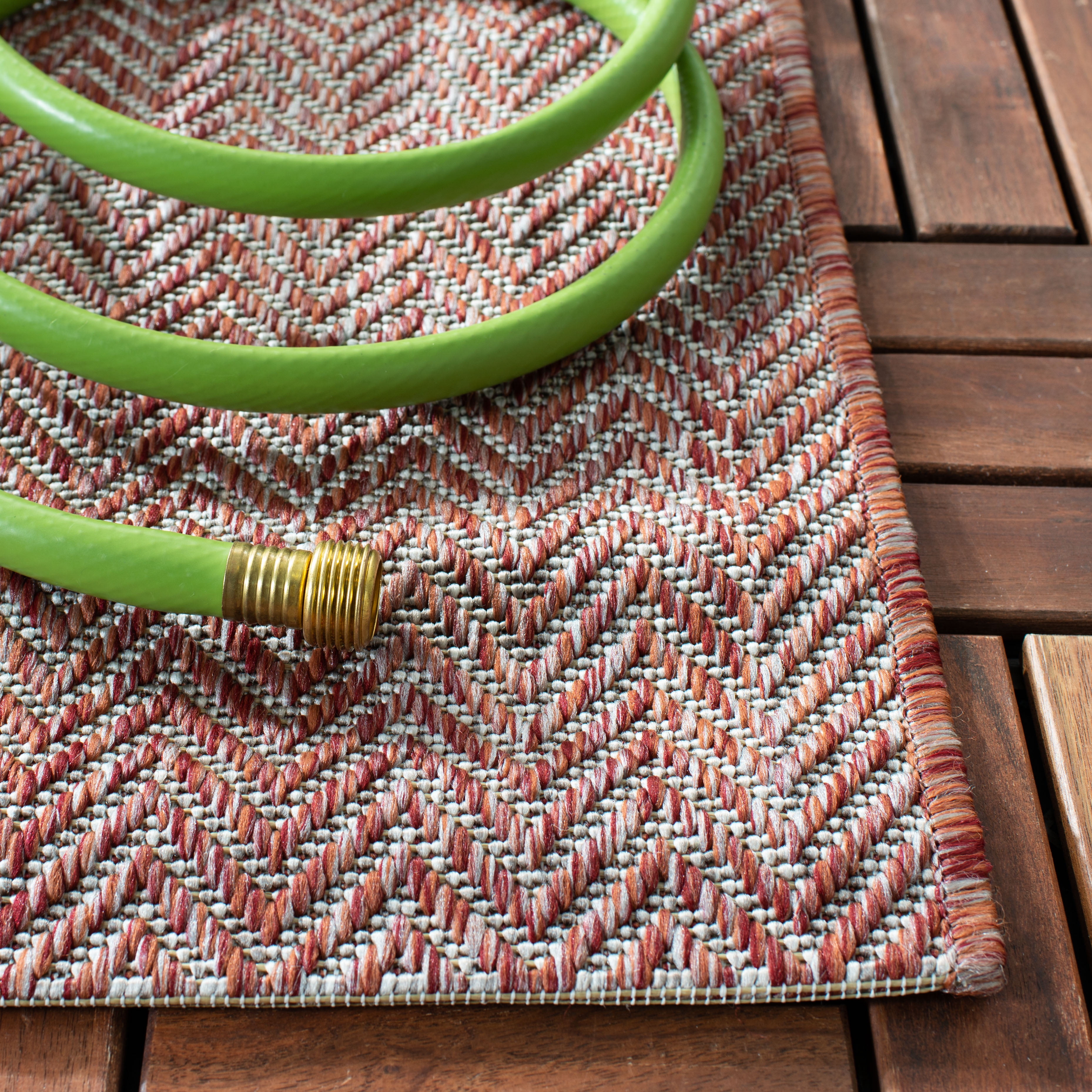 Safavieh Courtyard Blazhe Chevron Indoor/Outdoor Area Rug, Red/Beige, 4' x 5'7"