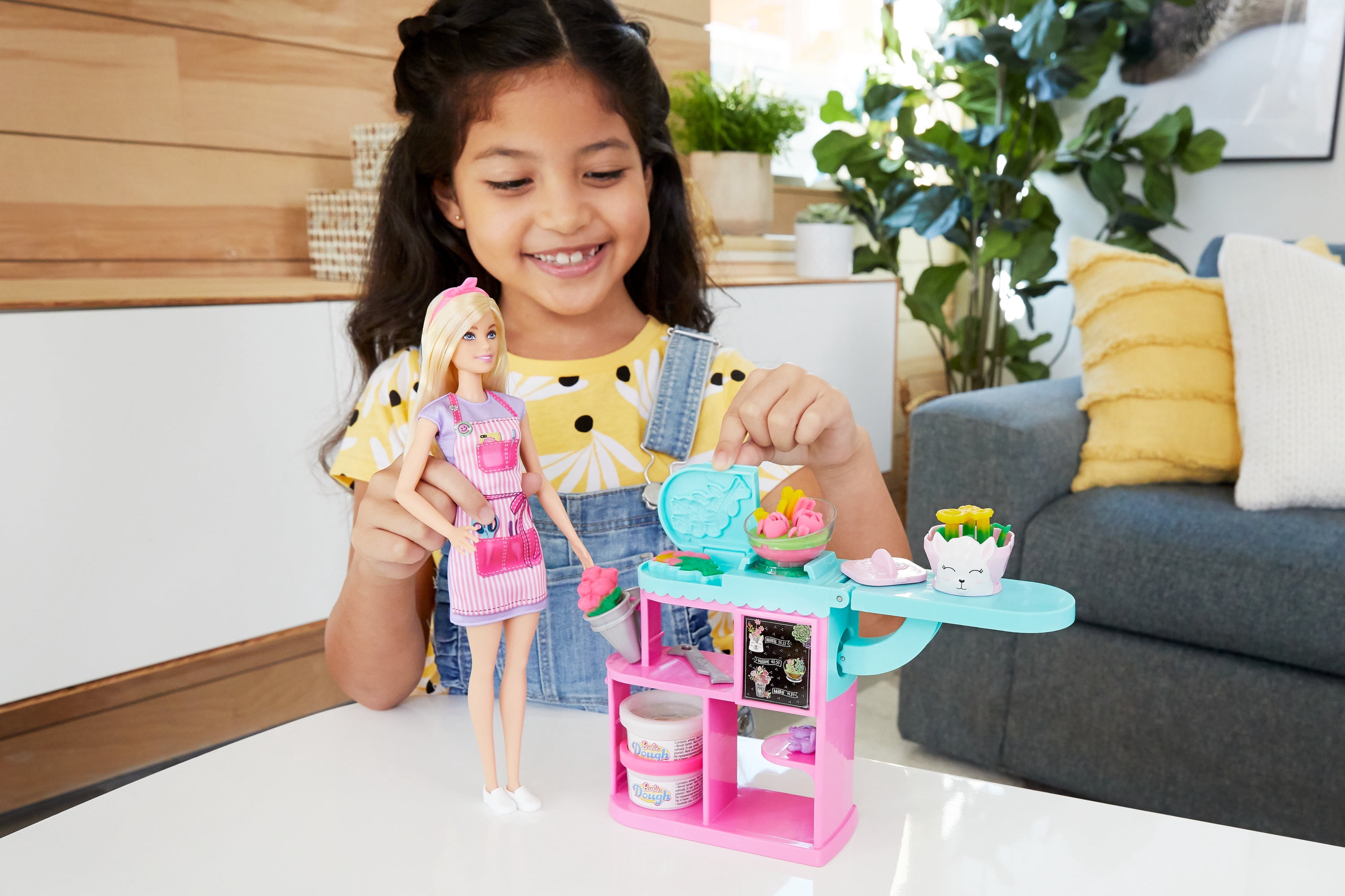 Barbie Florist Doll & Flower-Making Playset | Create Beautiful Blooms With Dough & Magic Machine | Blonde Doll Included