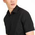 thumbnail image 2 of Camisa Van Heusen Everyday Defense de manga corta negra S para hombre, 2 of 2