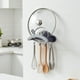 thumbnail image 1 of Estante retráctil multifuncional | Escurridor de pared sin perforaciones para cocina y baño | Ganchos ajustables para lavabo, tapas de ollas y cucharas de arroz | Organizador de plástico azul, 1 of 6