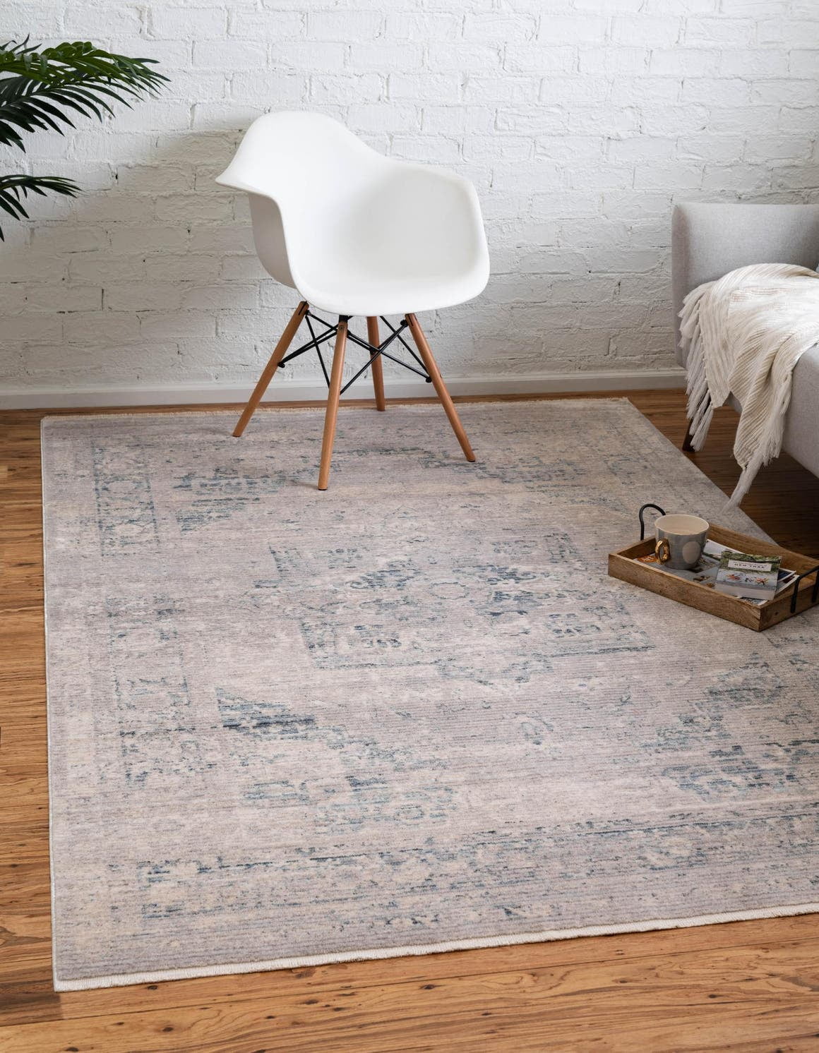 Rugs.com Noble Collection Rug – 5' x 7' 10 Gray Medium Rug Perfect For ...
