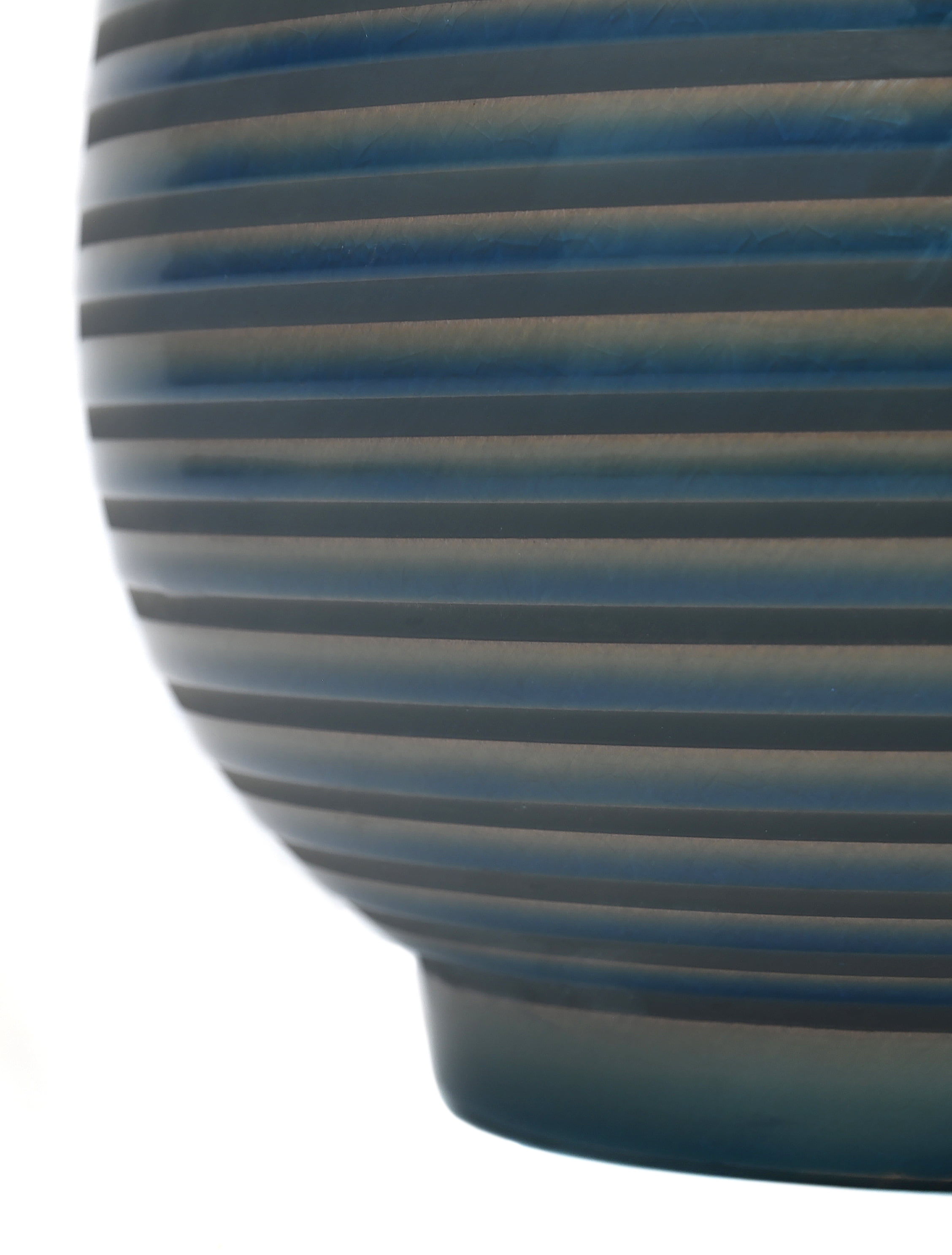 Better Homes & Gardens 10 inch Ceramic Lynlee Planter, Blue