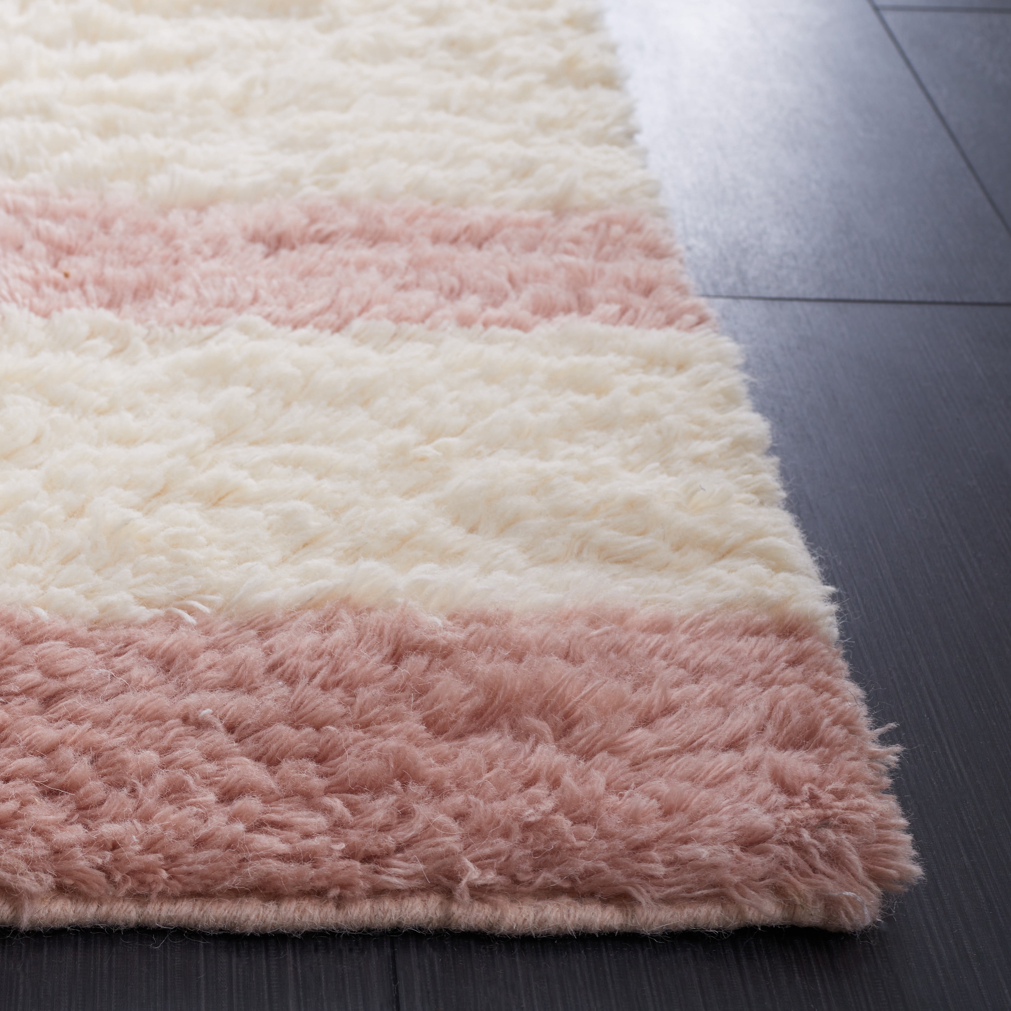 SAFAVIEH Casablanca Evaline Geometric Area Rug, Pink/Ivory, 4' x 6'