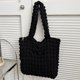 thumbnail image 3 of Bolso para axila para mujer bolsa con cierre de burbuja Simple de Color sólido suave bolso informal para mujer, 3 of 9