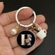 thumbnail image 2 of Llavero con letras A-Z alfabeto perlas creativo para mujeres y hombres, 2 of 9