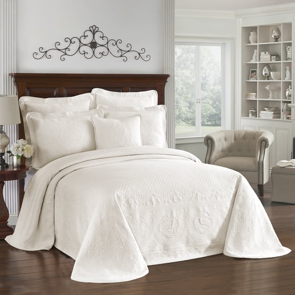 Historic Charleston King Charles Matelasse Queen Bedspread in Ivory