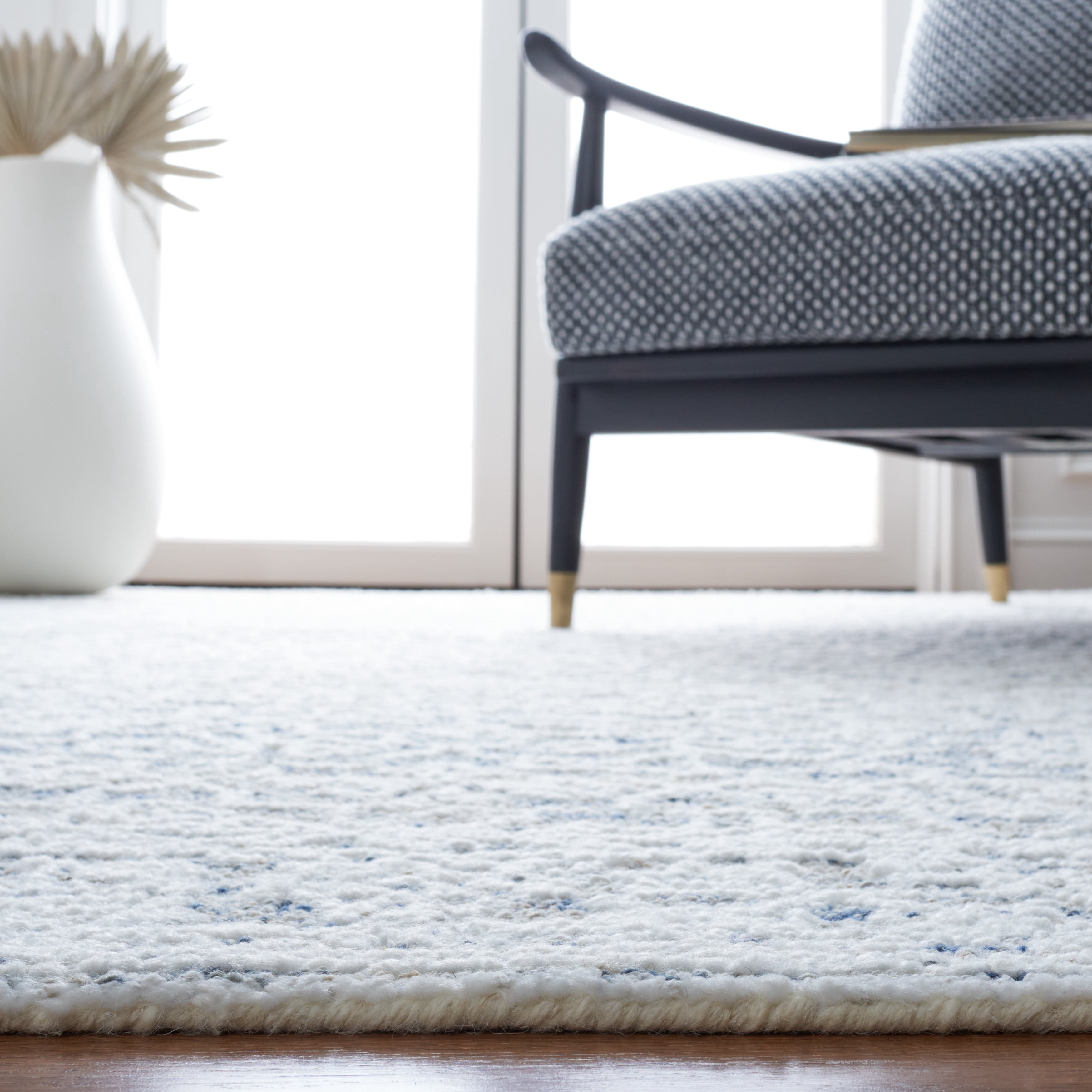 Safavieh Metro Caitriona Medallion Area Rug, Ivory/Beige, 6' x 6' Round