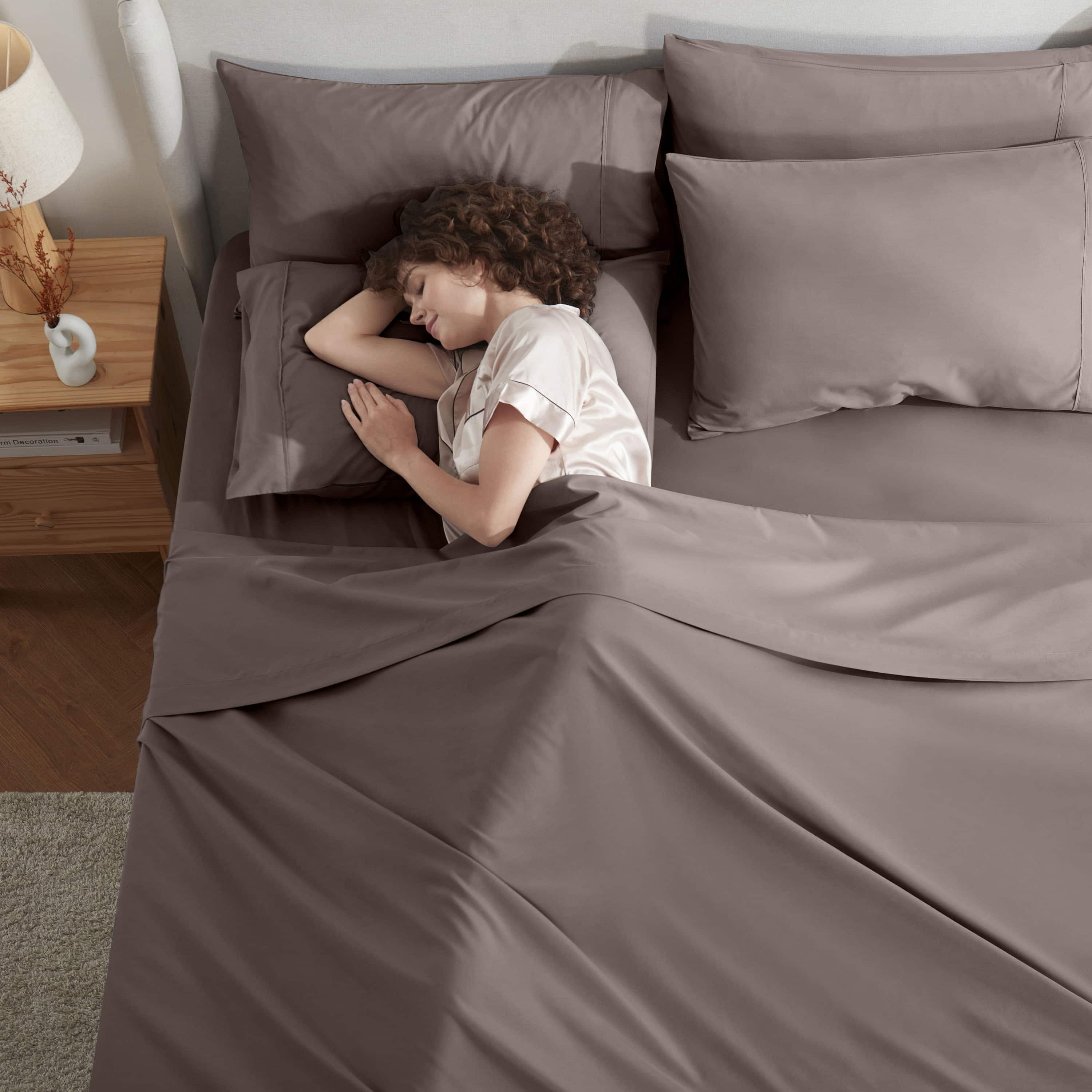 LammaLoe Extra Deep Pocket Split King Sheets set, Fits 18"-24" Mattress, 7 Piece Soft Microfiber Bed Sheet Sets, Chocolate Brown